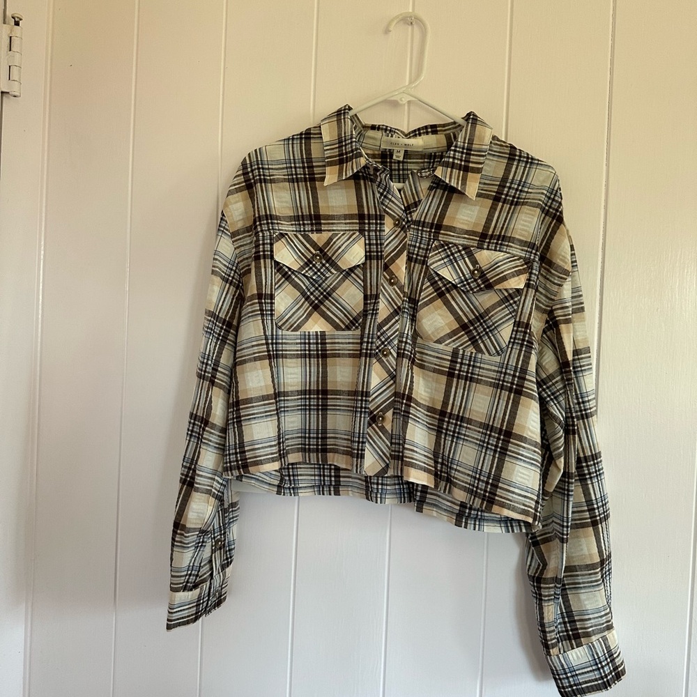 Cleo + Wolf cropped button up Size M